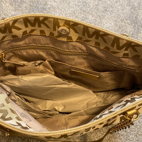 Michael Kors handbag new with tags - Picture 3 of 4